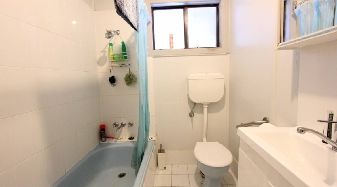 11 Landa Parade, WARATAH WEST, NSW 2298 Australia