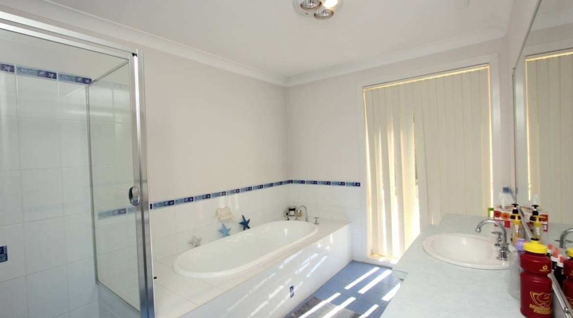 14 Styles Close, FLETCHER, NSW 2287 Australia