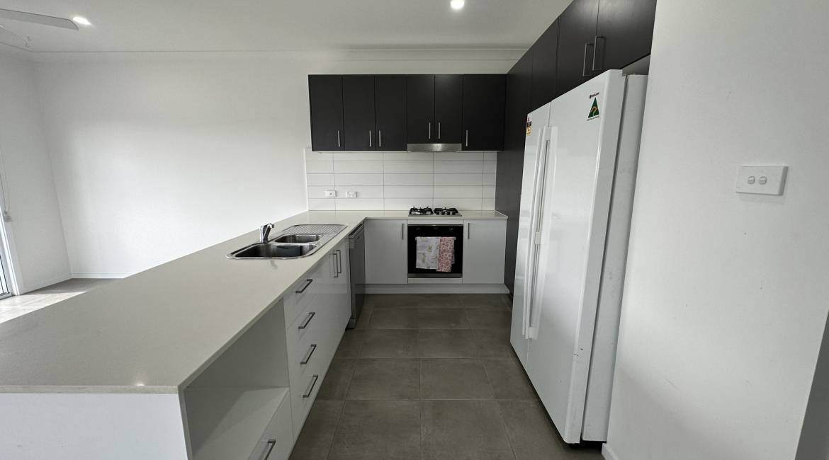 2/1 Viola Way, WARABROOK, NSW 2304 Australia