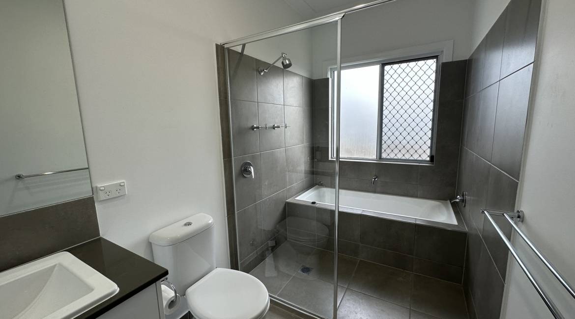 2/1 Viola Way, WARABROOK, NSW 2304 Australia