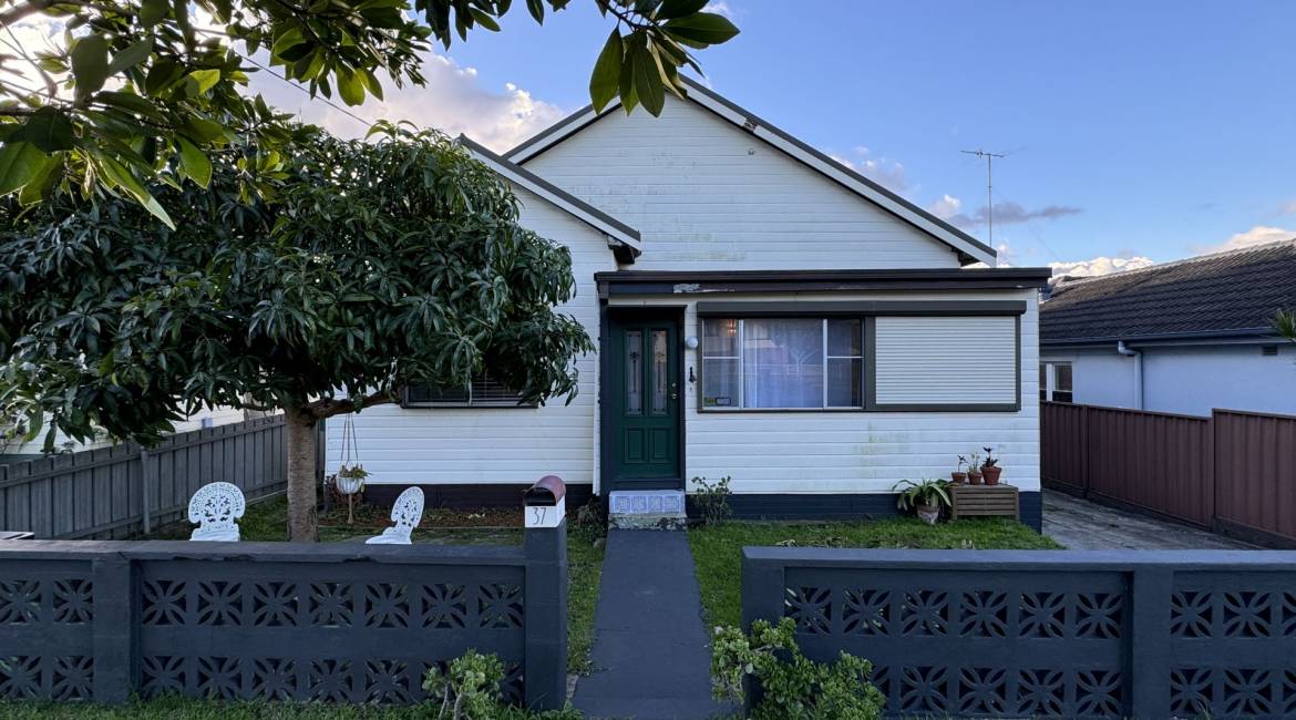 37 Groongal Street, Mayfield West, NSW 2304 Australia