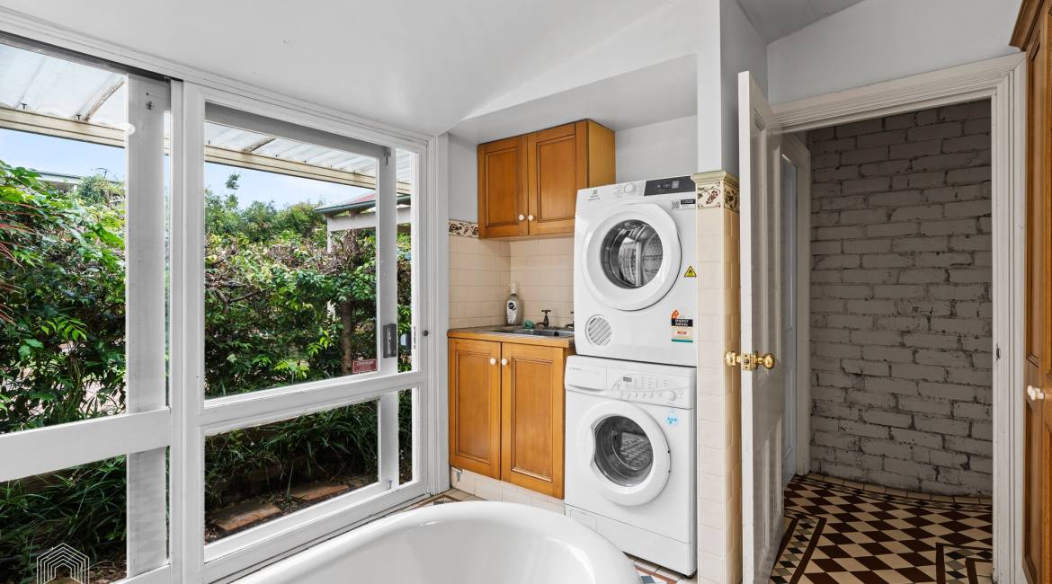 11 Sunderland Street, Mayfield, NSW 2304 AUSTRALIA