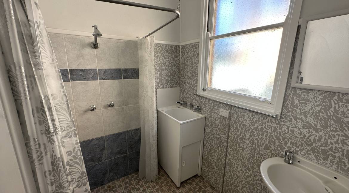 2/38 Charles St, Warners Bay, NSW 2282 Australia