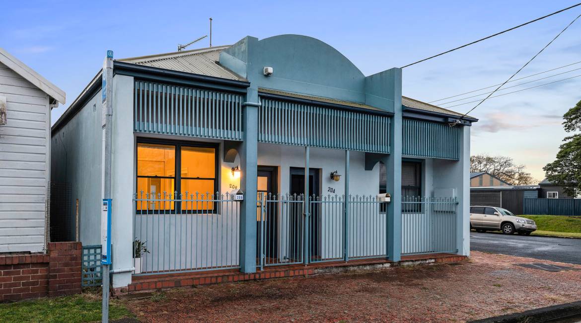 206 Lawson St, Hamilton South, NSW 2303 Australia