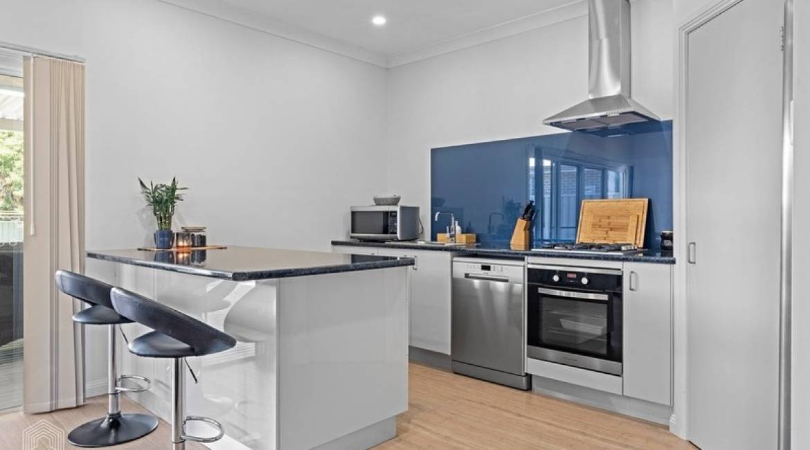 2/63 Albert St, Warners Bay, NSW 2282 Australia