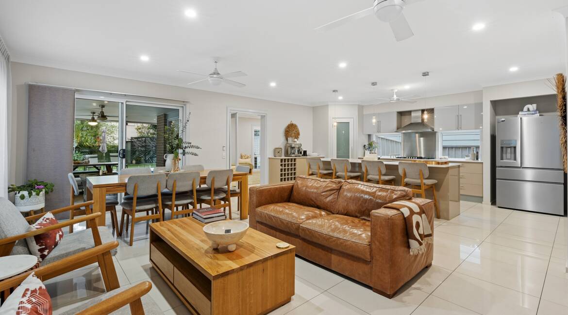 37 Kitchener Parade, Mayfield East, NSW 2304 AU