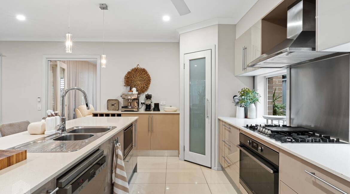 37 Kitchener Parade, Mayfield East, NSW 2304 AU